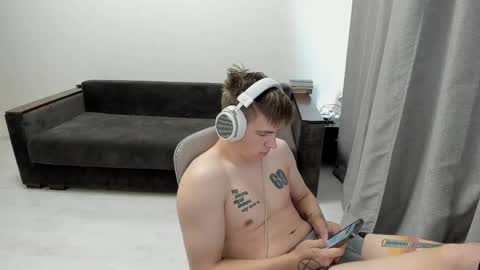 Snapshot of ray_hill chatting on May 2026 06:32:01 AM Ray online show from May 2026 06:32:01 AM