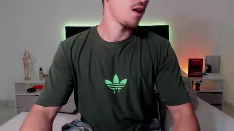 Ray online show from November 2025 10:01:01 PM