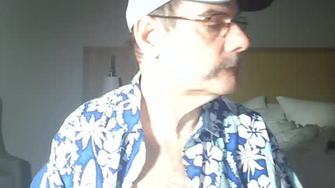 Snapshot of raylene4u2 chatting on December 2024 10:27:02 AM Ray online show from December 2024 10:27:02 AM