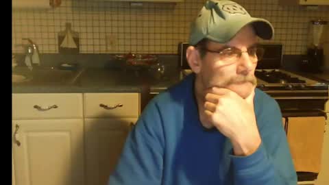 Snapshot of raylene4u2 chatting on December 2024 11:18:02 AM Ray online show from December 2024 11:18:02 AM