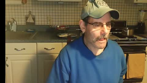 Snapshot of raylene4u2 chatting on December 2024 12:23:01 PM Ray online show from December 2024 12:23:01 PM
