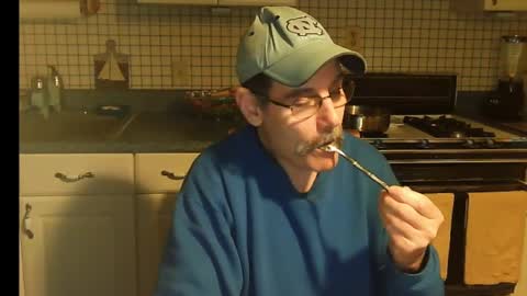 Snapshot of raylene4u2 chatting on December 2024 11:45:01 AM Ray online show from December 2024 11:45:01 AM