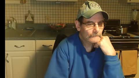 Snapshot of raylene4u2 chatting on December 2024 12:16:02 PM Ray online show from December 2024 12:16:02 PM