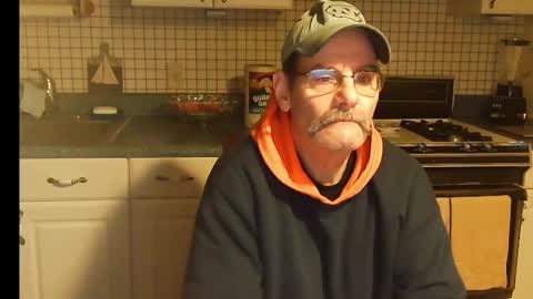 Snapshot of raylene4u2 chatting on December 2024 08:40:01 AM Ray online show from December 2024 08:40:01 AM