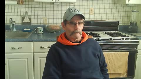 Snapshot of raylene4u2 chatting on December 2024 04:46:02 PM Ray online show from December 2024 04:46:02 PM