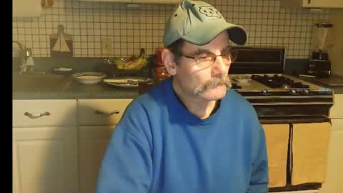 Snapshot of raylene4u2 chatting on January 2025 09:35:01 AM Ray online show from January 2025 09:35:01 AM
