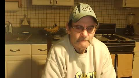 Snapshot of raylene4u2 chatting on January 2025 09:18:02 AM Ray online show from January 2025 09:18:02 AM
