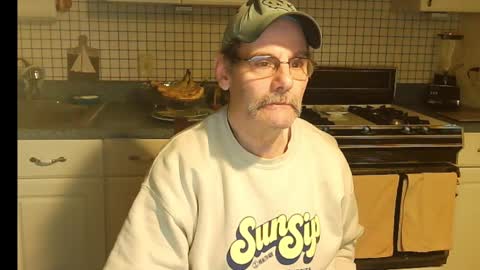 Snapshot of raylene4u2 chatting on January 2025 07:32:01 AM Ray online show from January 2025 07:32:01 AM