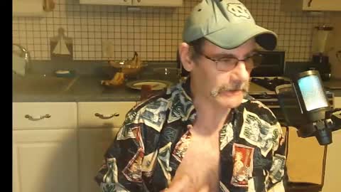 Snapshot of raylene4u2 chatting on January 2025 10:06:01 AM Ray online show from January 2025 10:06:01 AM
