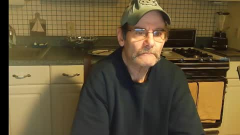 Snapshot of raylene4u2 chatting on February 2025 09:19:01 AM Ray online show from February 2025 09:19:01 AM