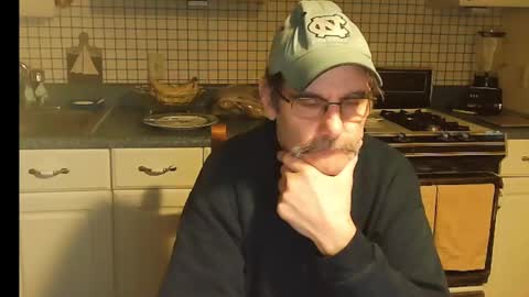 Snapshot of raylene4u2 chatting on February 2025 10:19:01 AM Ray online show from February 2025 10:19:01 AM
