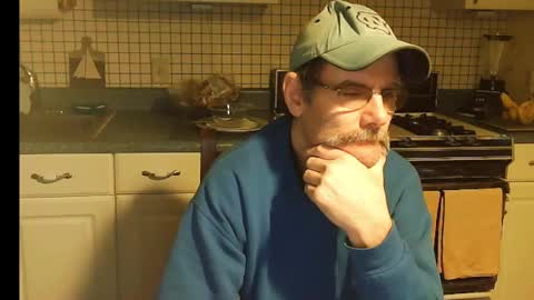 Snapshot of raylene4u2 chatting on February 2025 07:23:02 AM Ray online show from February 2025 07:23:02 AM