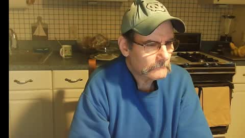 Snapshot of raylene4u2 chatting on February 2025 10:24:02 AM Ray online show from February 2025 10:24:02 AM
