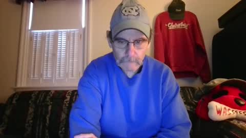 Snapshot of raylene4u2 chatting on February 2025 12:43:02 PM Ray online show from February 2025 12:43:02 PM