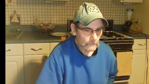 Snapshot of raylene4u2 chatting on February 2025 10:38:02 AM Ray online show from February 2025 10:38:02 AM