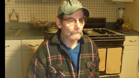 Snapshot of raylene4u2 chatting on February 2025 08:33:02 AM Ray online show from February 2025 08:33:02 AM