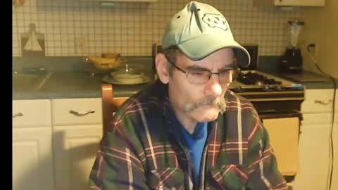 Snapshot of raylene4u2 chatting on February 2025 09:21:01 AM Ray online show from February 2025 09:21:01 AM