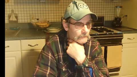 Snapshot of raylene4u2 chatting on February 2025 08:14:01 AM Ray online show from February 2025 08:14:01 AM