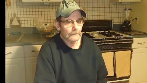 Snapshot of raylene4u2 chatting on March 2025 08:59:01 AM Ray online show from March 2025 08:59:01 AM