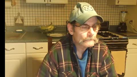 Snapshot of raylene4u2 chatting on March 2025 07:01:02 AM Ray online show from March 2025 07:01:02 AM