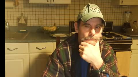 Snapshot of raylene4u2 chatting on March 2025 09:02:02 AM Ray online show from March 2025 09:02:02 AM