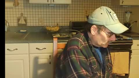 Snapshot of raylene4u2 chatting on March 2025 10:48:01 AM Ray online show from March 2025 10:48:01 AM