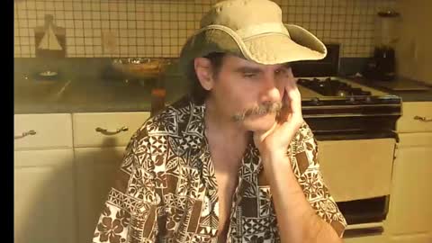 Snapshot of raylene4u2 chatting on October 2025 08:12:01 AM Ray online show from October 2025 08:12:01 AM