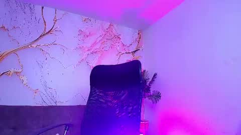 Snapshot of raylin_escobar chatting on June 2026 01:08:01 AM raylin_escobar online show from June 2026 01:08:01 AM