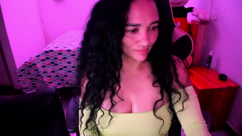 Snapshot of rayza_mature_ chatting on June 2026 04:33:02 PM Danna online show from June 2026 04:33:02 PM