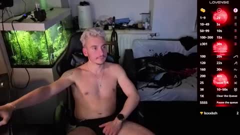 Rayzel online show from March 2026 10:27:01 PM