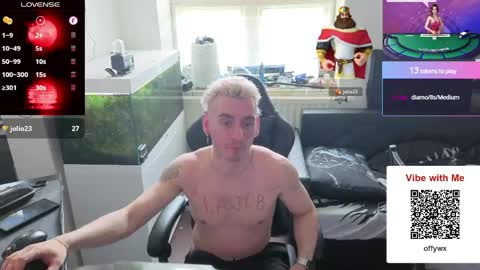 Snapshot of rayzel_white chatting on May 2026 01:30:01 PM Rayzel White online show from May 2026 01:30:01 PM