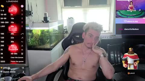 Snapshot of rayzel_white chatting on June 2026 01:33:01 PM Rayzel White online show from June 2026 01:33:01 PM