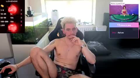 Snapshot of rayzel_white chatting on June 2026 12:20:02 PM Rayzel White online show from June 2026 12:20:02 PM