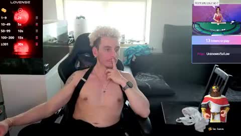 Snapshot of rayzel_white chatting on July 2026 03:18:02 PM Rayzel White online show from July 2026 03:18:02 PM