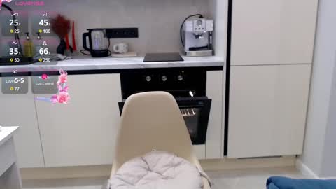 Snapshot of re_jeena chatting on December 2024 01:20:02 PM Hayley online show from December 2024 01:20:02 PM