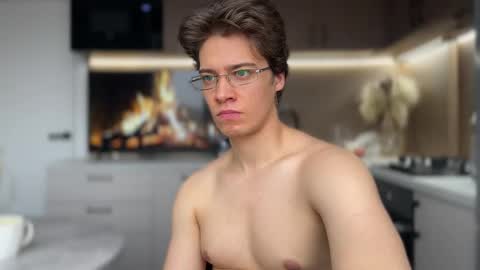 AliceEve online show from March 2025 12:27:02 PM