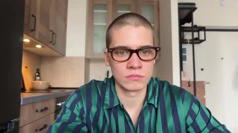 AliceEve online show from April 2026 09:53:01 AM