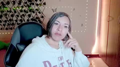 Rebbeca online show from November 2025 10:25:02 AM