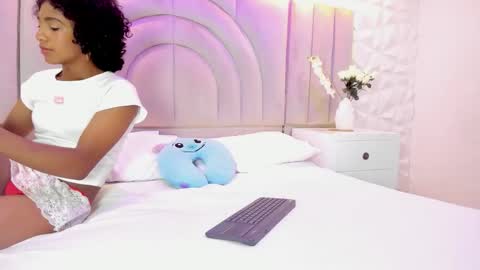 Snapshot of rebeca_brown_ chatting on December 2025 12:45:01 PM Rebeca online show from December 2025 12:45:01 PM