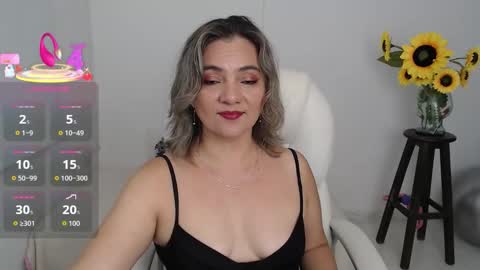 Snapshot of rebeca_milf chatting on October 2025 02:20:01 PM REBECA online show from October 2025 02:20:01 PM