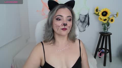 Snapshot of rebeca_milf chatting on November 2025 12:29:02 PM REBECA online show from November 2025 12:29:02 PM