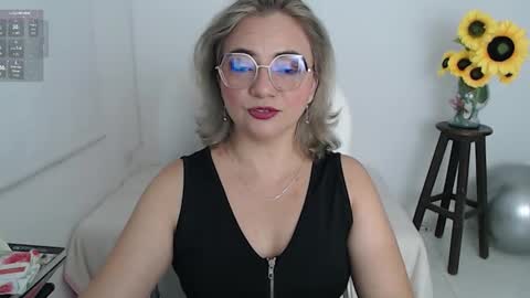 Snapshot of rebeca_milf chatting on January 2026 01:02:01 PM REBECA online show from January 2026 01:02:01 PM