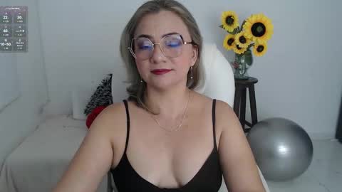 Snapshot of rebeca_milf chatting on January 2026 12:10:01 PM REBECA online show from January 2026 12:10:01 PM