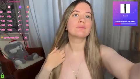 Snapshot of rebecca_newyon chatting on January 2026 07:01:02 AM Mila online show from January 2026 07:01:02 AM