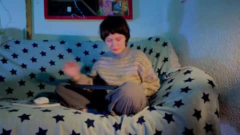 Lara online show from October 2025 05:02:02 PM