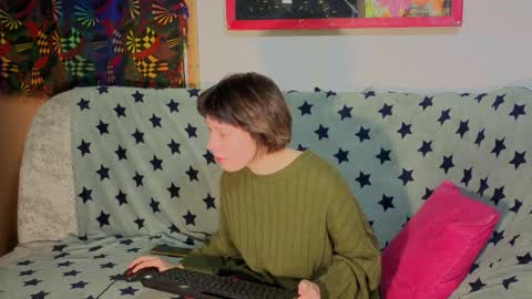 Lara online show from October 2025 06:07:02 PM