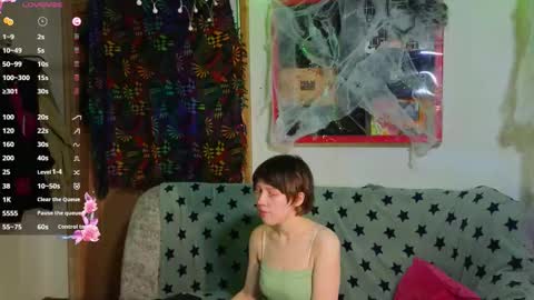 Lara online show from November 2025 06:52:02 PM