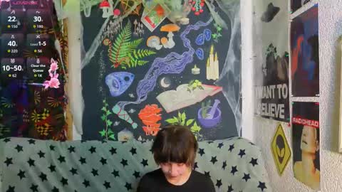 Lara online show from November 2025 10:04:01 PM