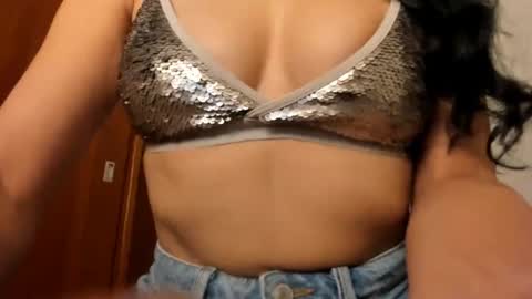 red_flower203 online show from January 2025 01:56:01 AM