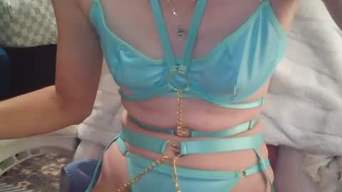 Red online show from November 2025 05:34:02 PM